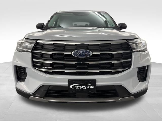 Used 2025 Ford Explorer Active image 3