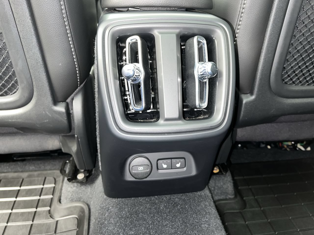 Used 2023 Volvo XC40 B5 Ultimate w/ Protection Package Premier AWD/4WD image 12
