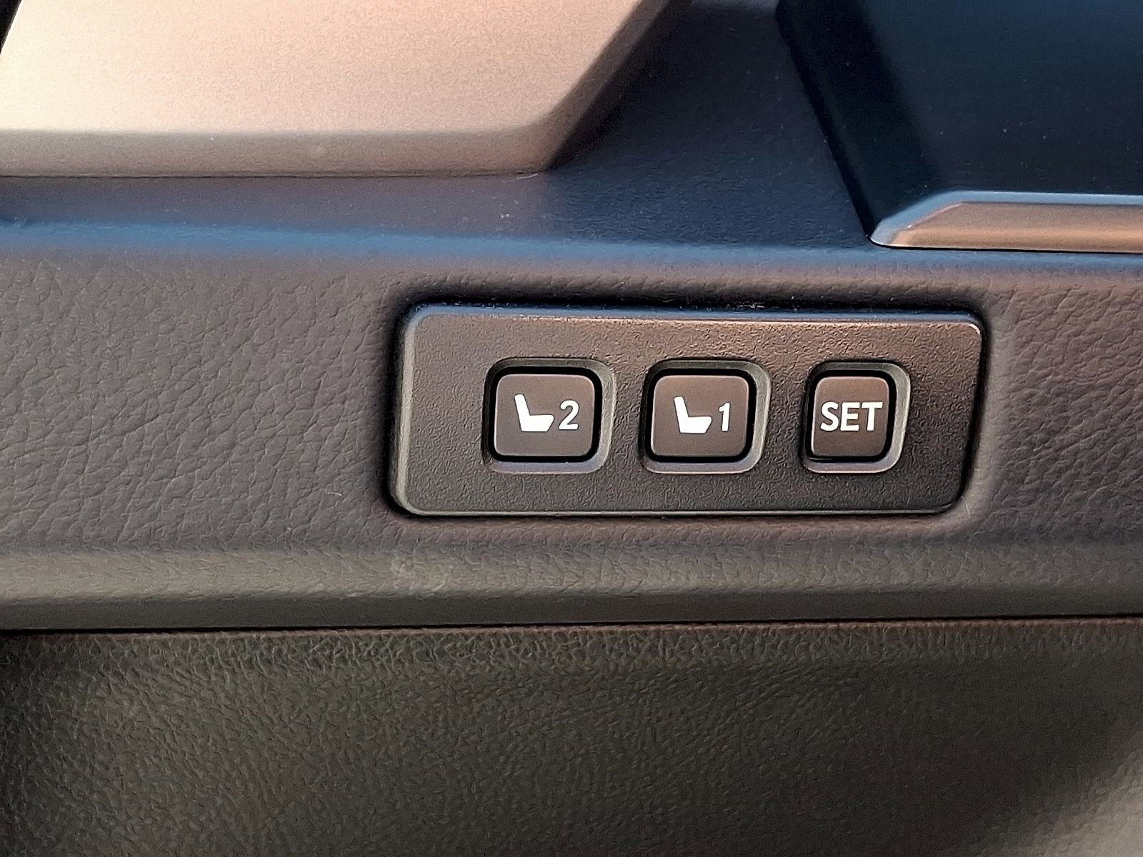 Used 2022 Lexus GX 460 Luxury w/ Sport Design Package image 26