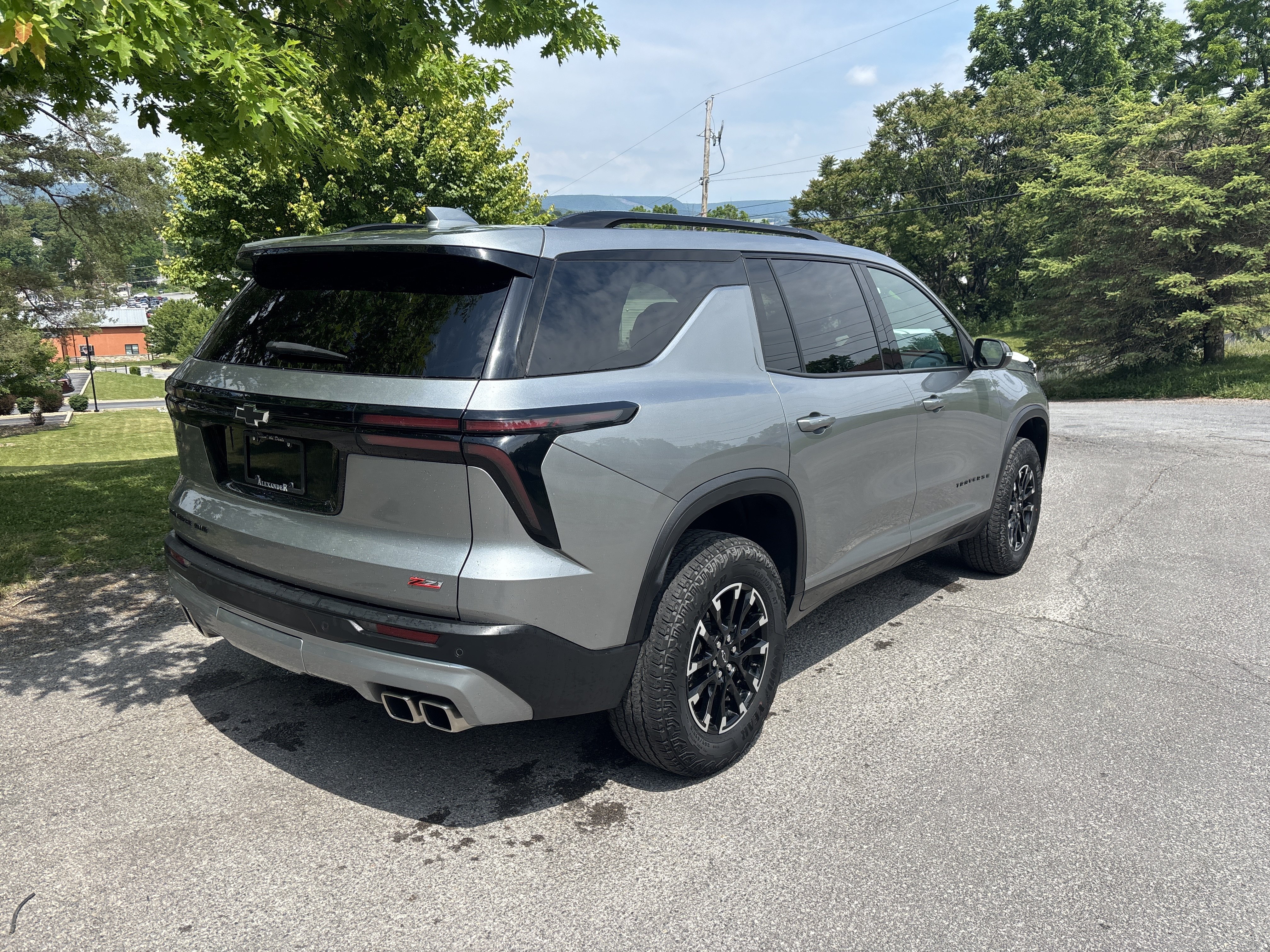 Used 2025 Chevrolet Traverse Z71 AWD/4WD video 3