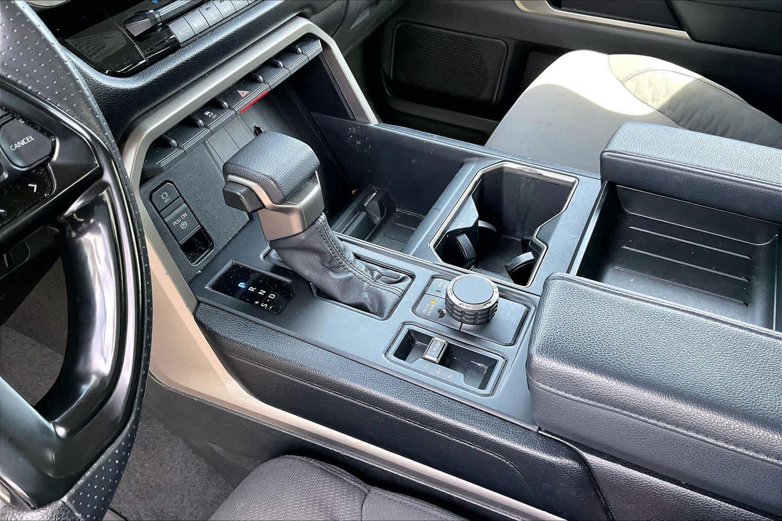 Used 2022 Toyota Tundra SR5 w/ SR5 Convenience Package AWD/4WD image 16