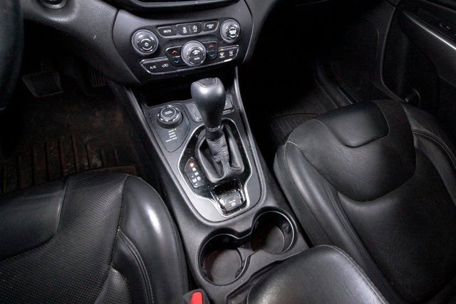 Used 2019 Jeep Cherokee Limited w/ Trailer Tow Group image 9