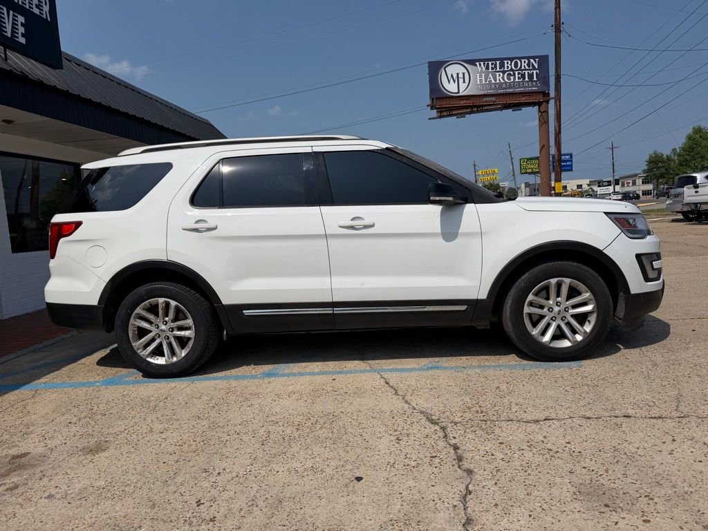 Used 2016 Ford Explorer XLT w/ Equipment Group 202A FWD image 4