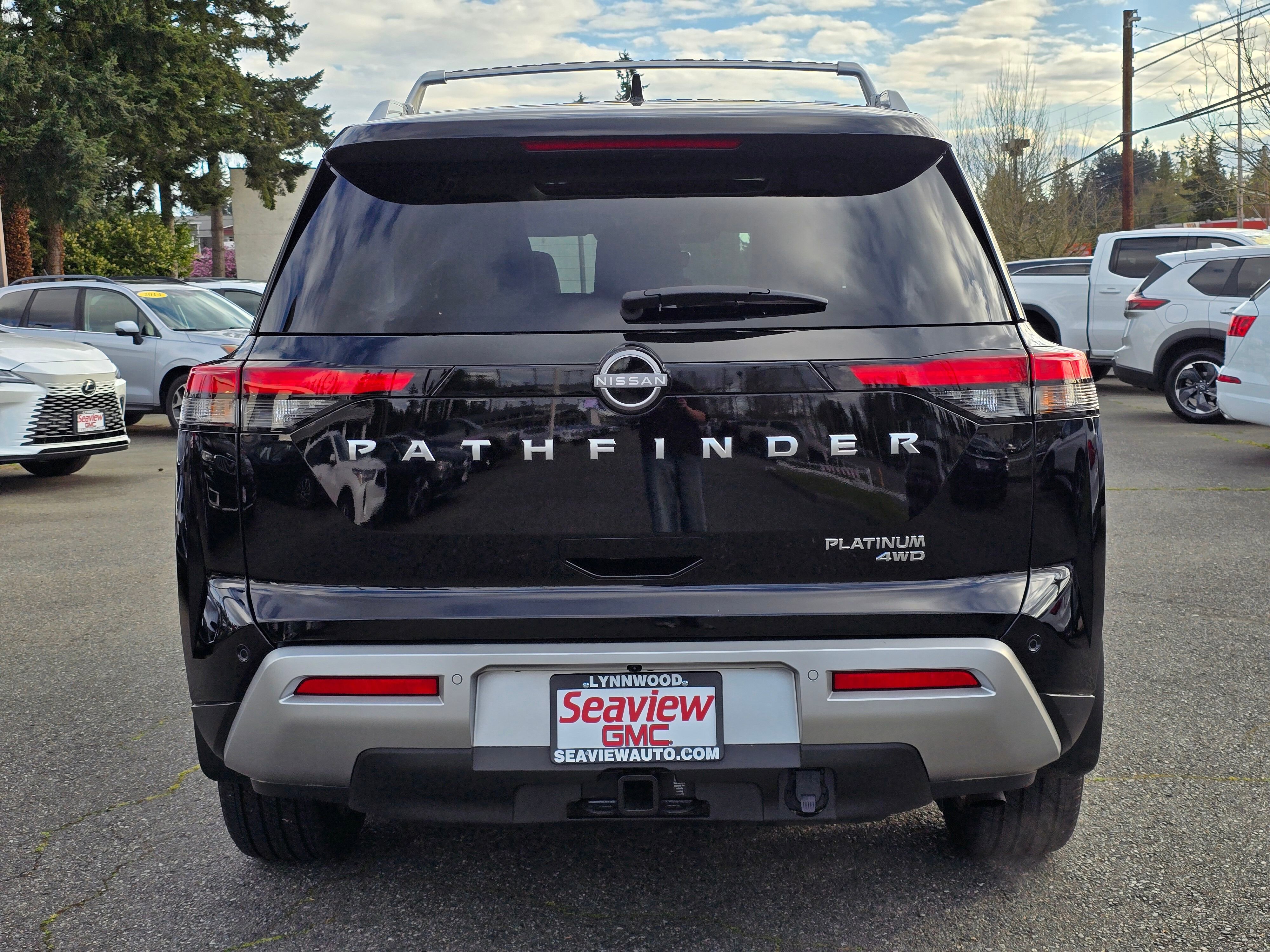 Used 2024 Nissan Pathfinder Platinum w/ Cargo Package AWD/4WD image 6