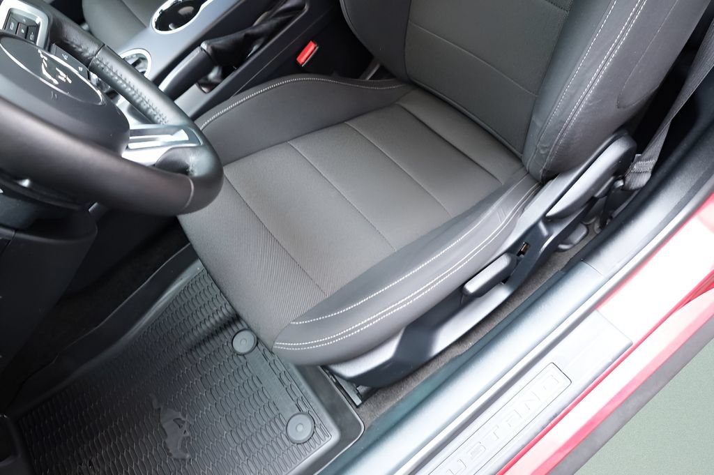 Used 2015 Ford Mustang Coupe RWD image 18