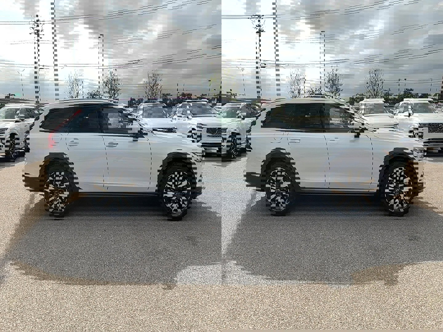 New 2025 Volvo V90 B6 Cross Country Plus w/ Protection Package Premier image 7