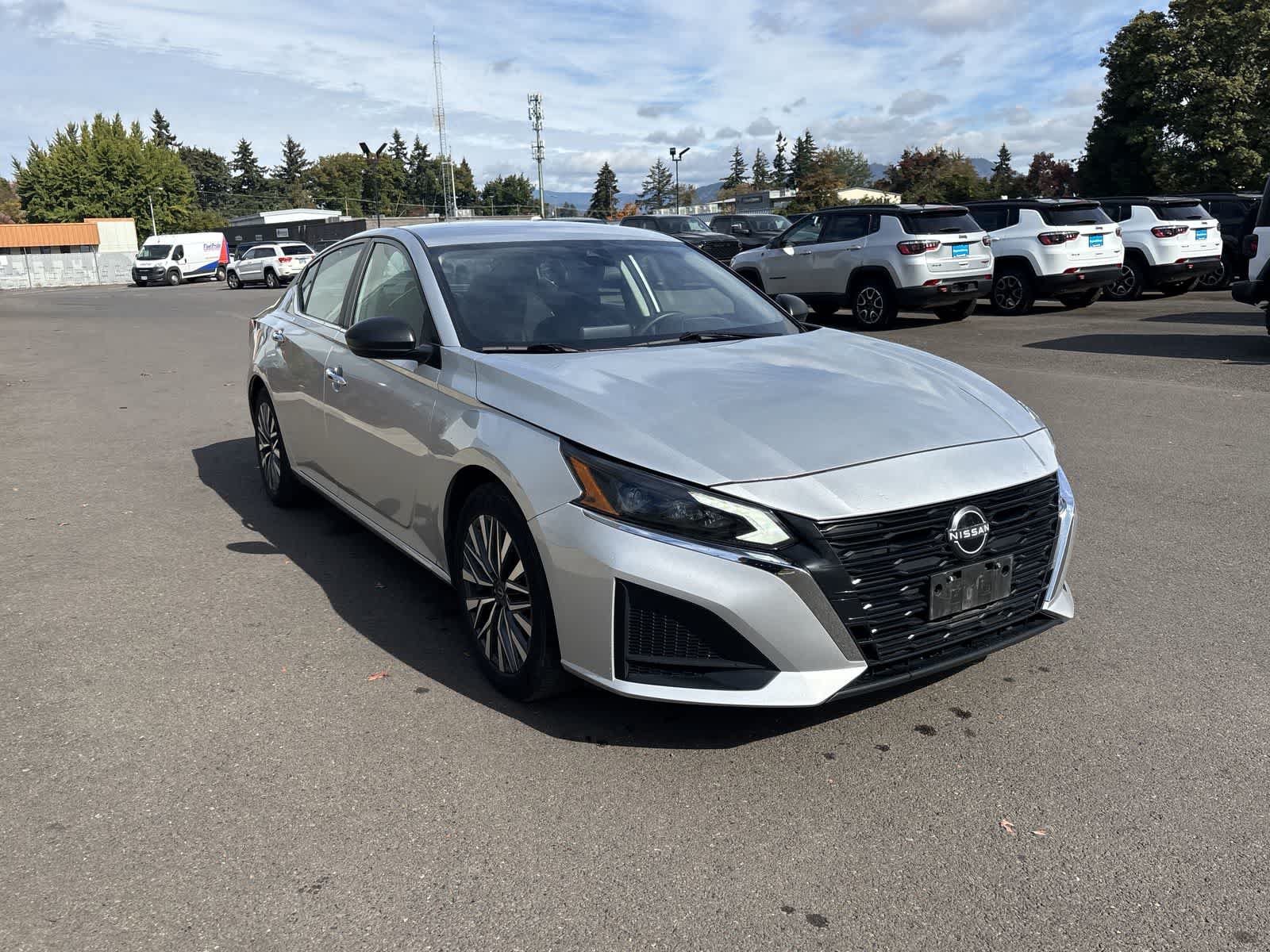 Used 2024 Nissan Altima 2.5 SV FWD image 7