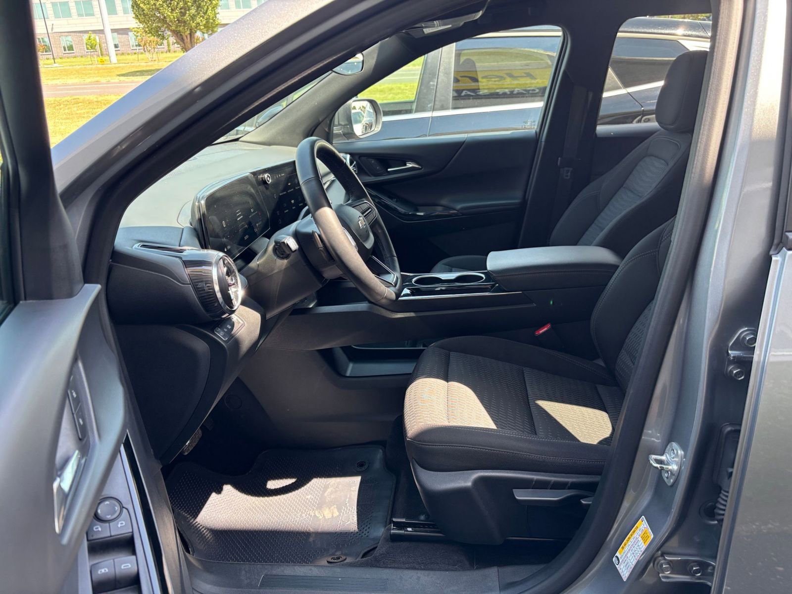 Used 2025 Chevrolet Equinox LT FWD image 27