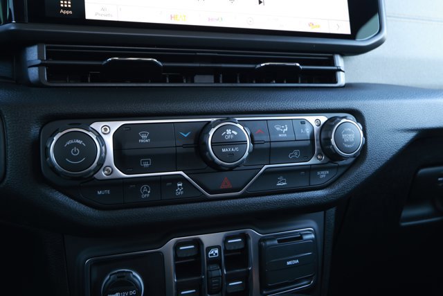 New 2026 Jeep Gladiator Sport image 18