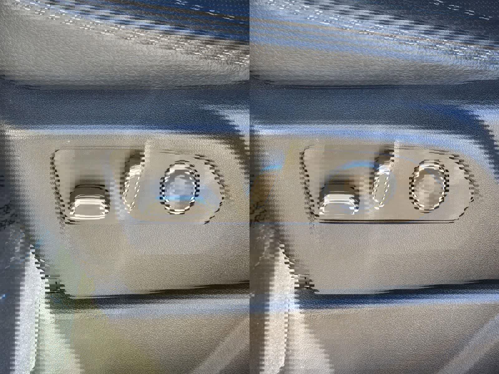 Used 2023 GMC Yukon XL Denali image 26