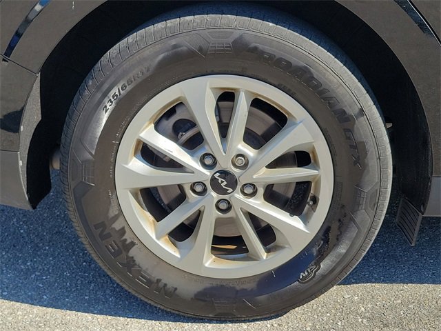 Certified 2024 Kia Carnival LX image 7