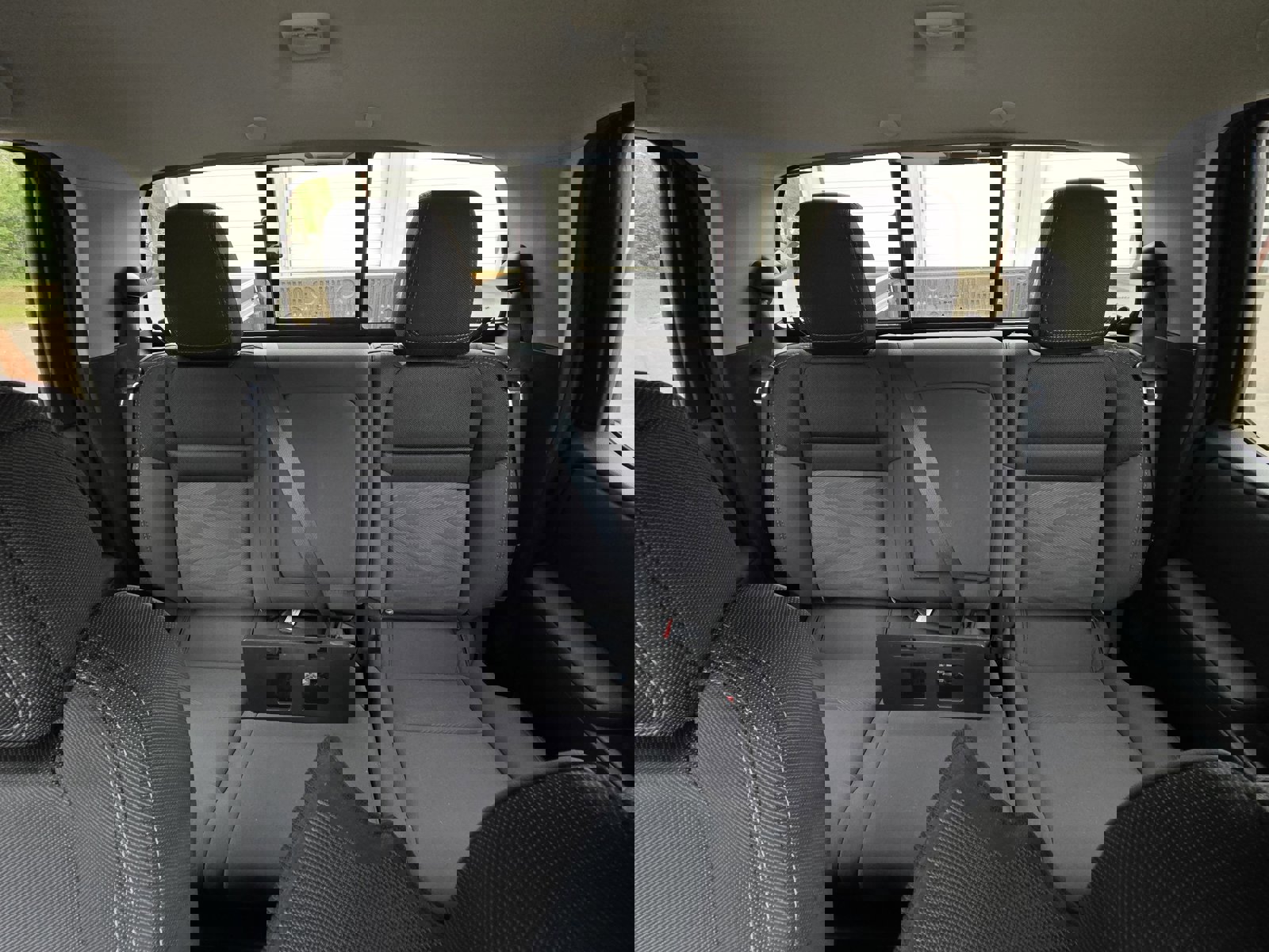 Used 2024 Nissan Frontier SV w/ Technology Package image 26