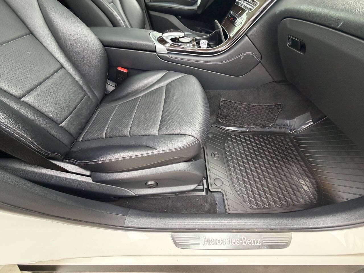 Used 2017 Mercedes-Benz GLC 300 4MATIC image 25