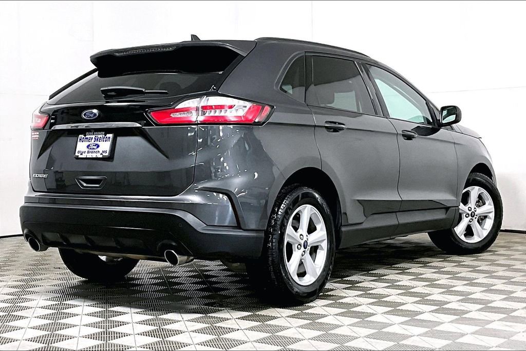 Used 2020 Ford Edge SE image 12