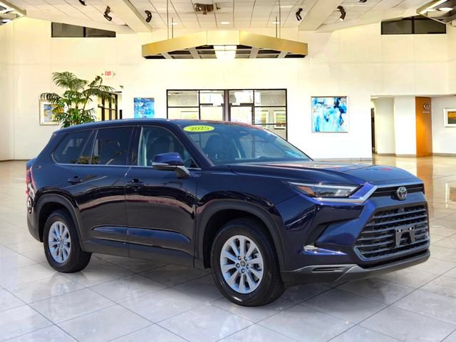 Used 2025 Toyota Grand Highlander FWD image 3