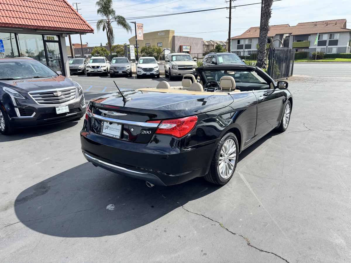 Used 2013 Chrysler 200 Limited FWD image 2