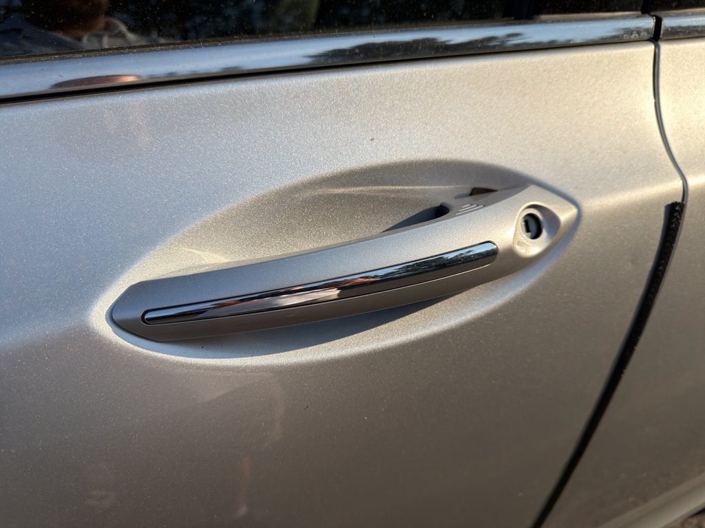 Used 2013 Lincoln MKZ FWD image 10