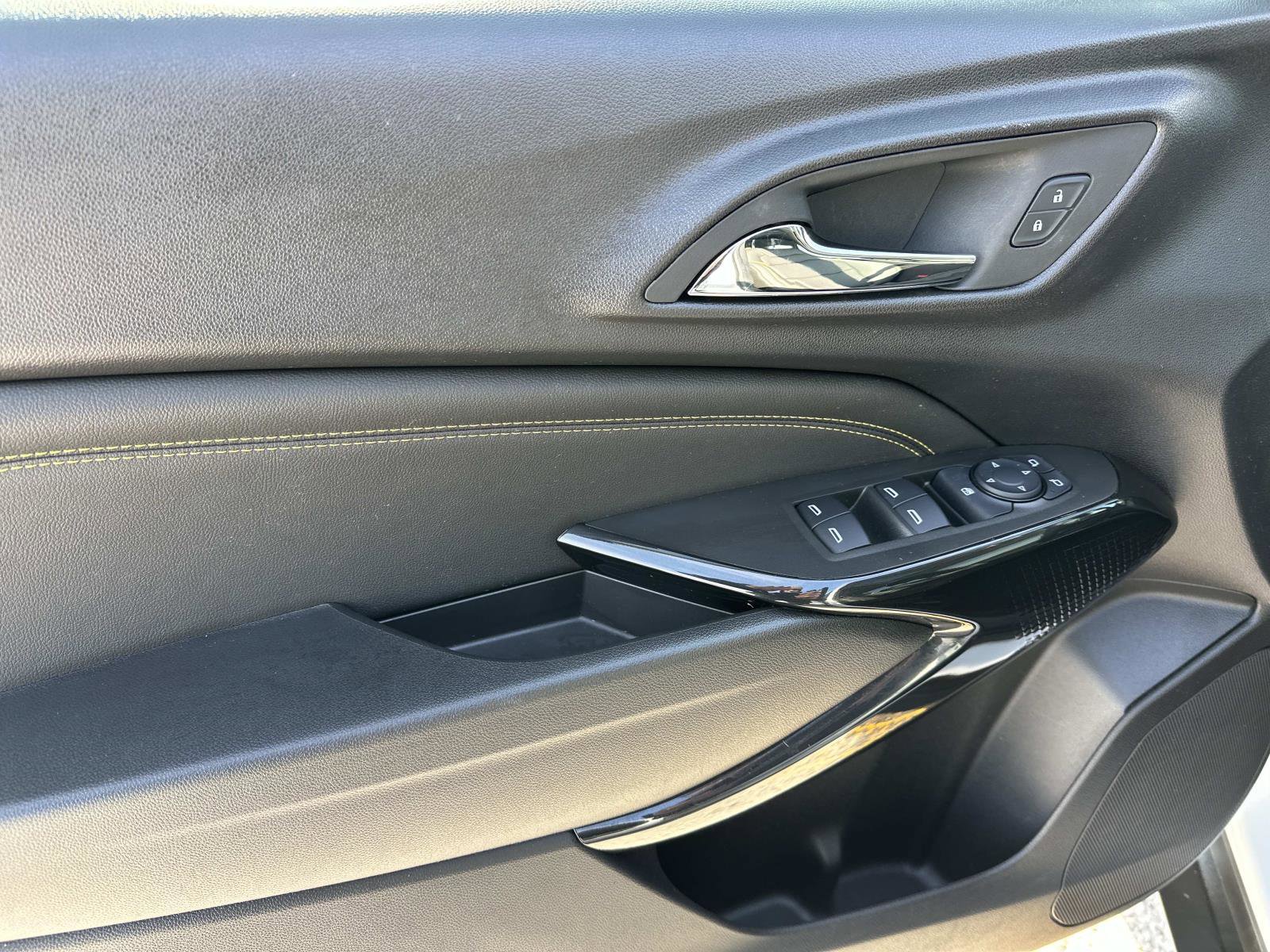 Used 2025 Chevrolet Trax ACTIV w/ Sunroof Package image 14