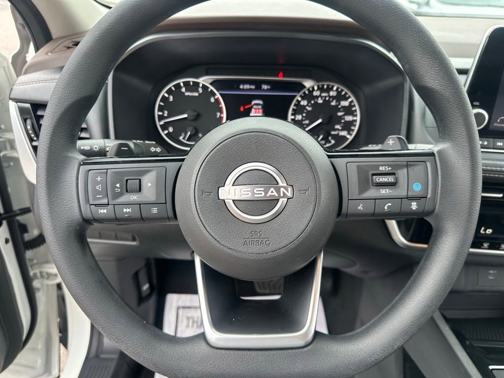 Used 2023 Nissan Rogue SV image 25