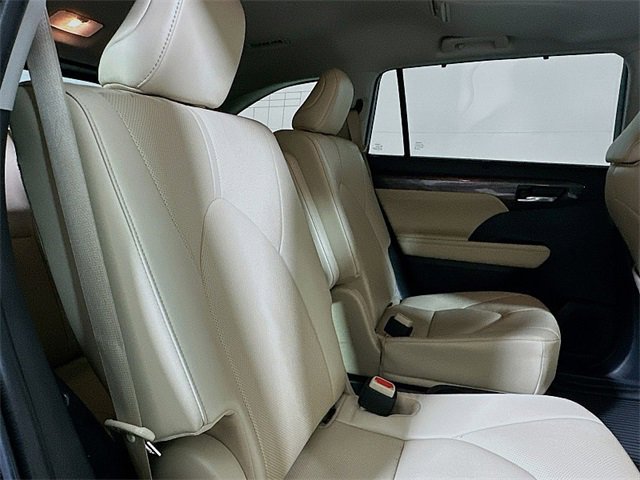 Used 2023 Toyota Highlander Limited image 29