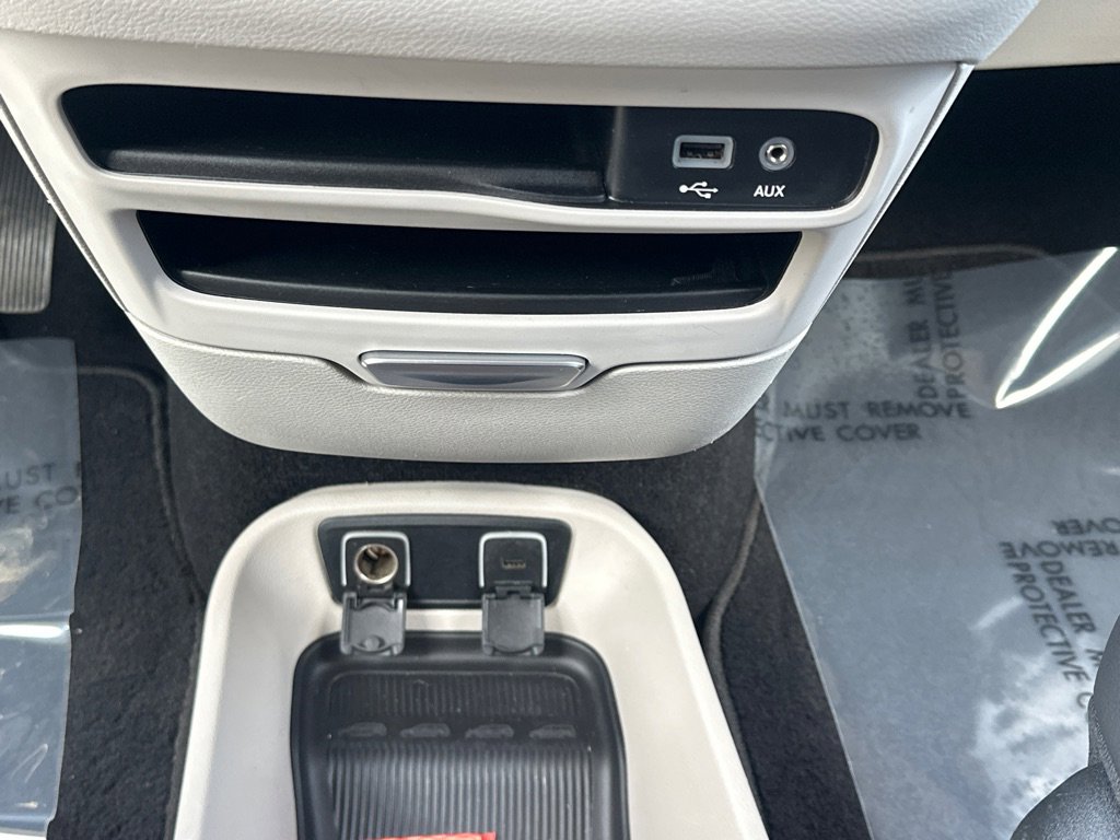 Used 2019 Chrysler Pacifica Touring-L image 26