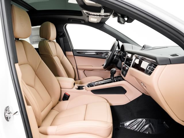 Certified 2026 Porsche Macan AWD/4WD image 24