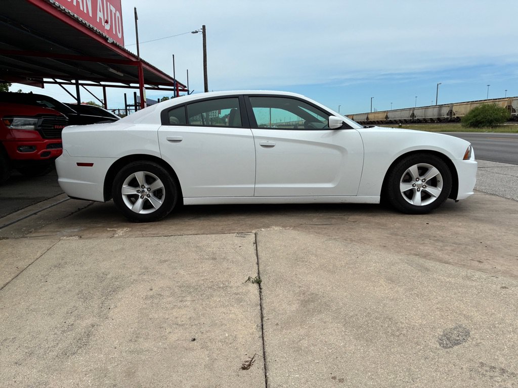 Used 2013 Dodge Charger SE RWD image 23
