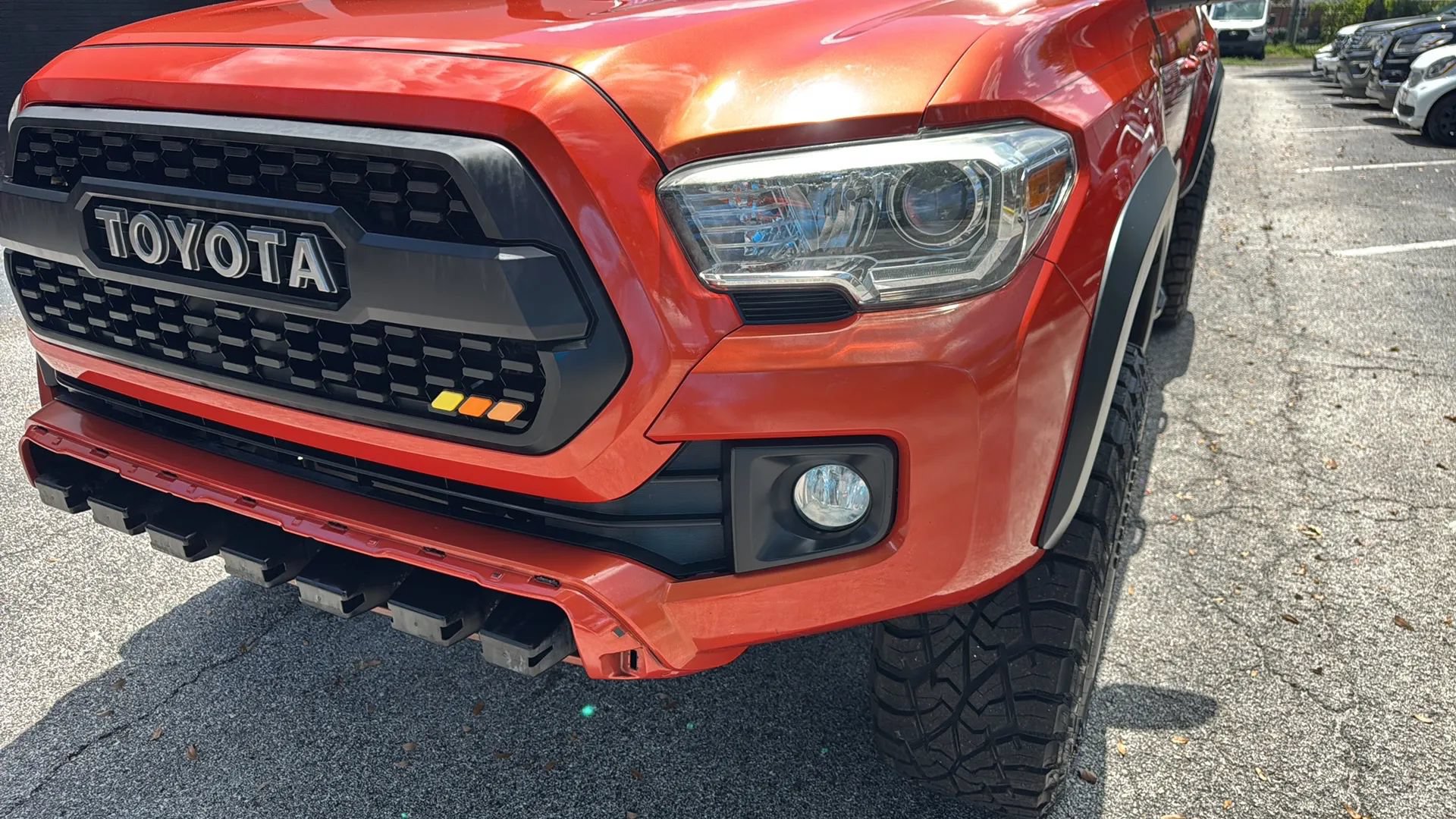 Used 2017 Toyota Tacoma TRD Off-Road w/ Premium & Technology Package AWD/4WD image 39