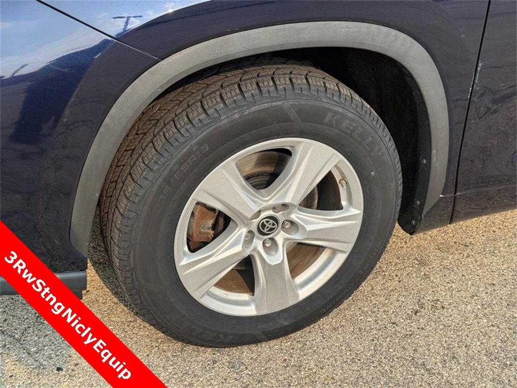 Used 2023 Toyota Highlander LE image 10
