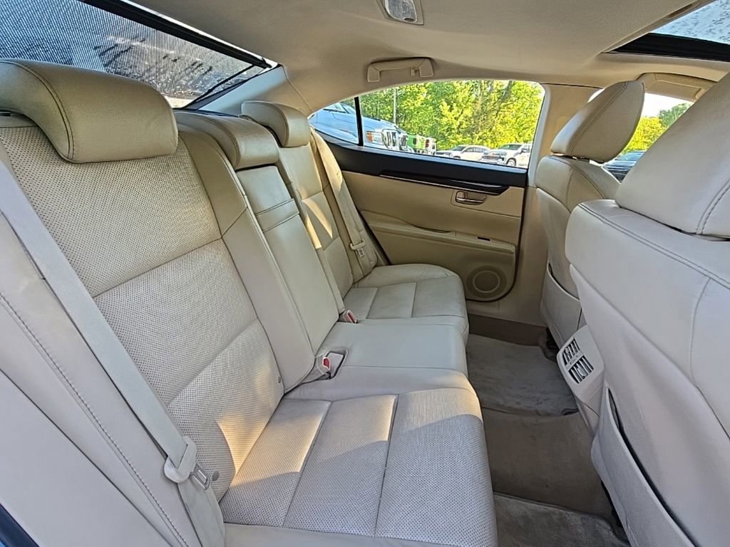 Used 2013 Lexus ES 350 w/ Luxury Pkg FWD image 16