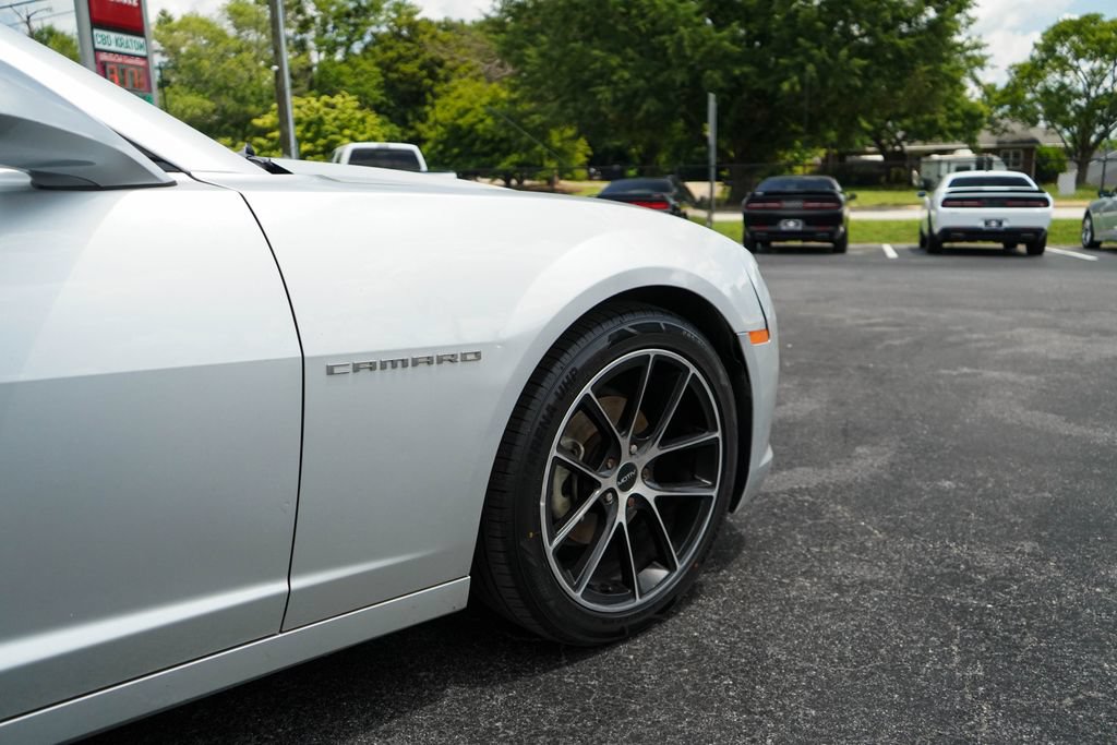Used 2015 Chevrolet Camaro LT RWD image 18