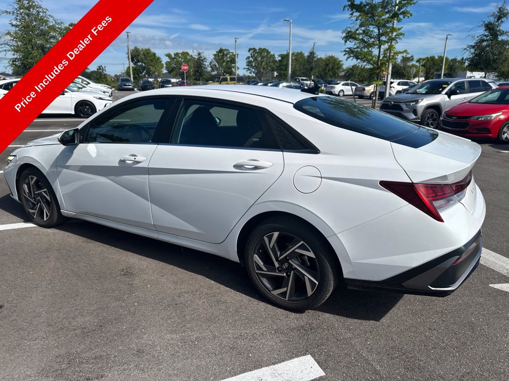 Used 2025 Hyundai Elantra SEL FWD image 4