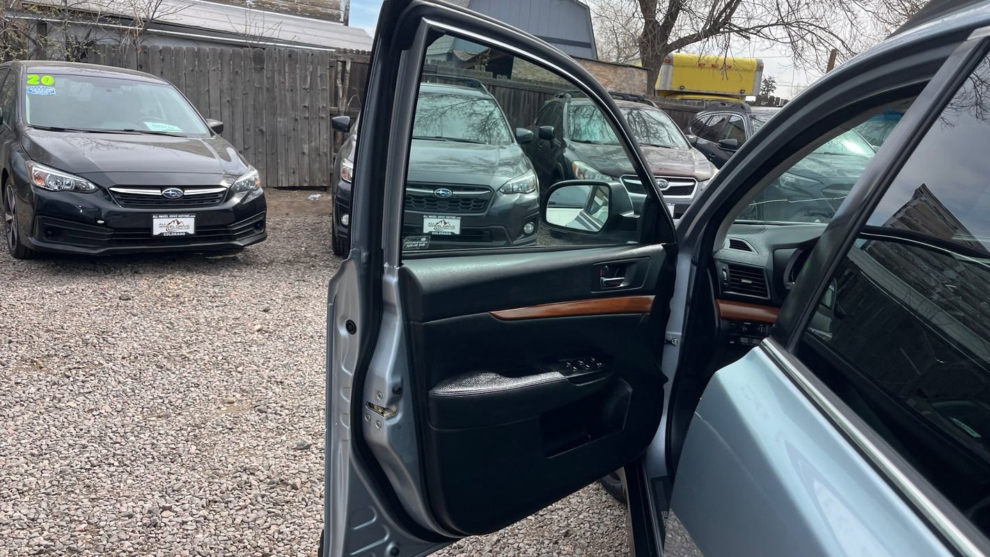 Used 2013 Subaru Outback 3.6R Limited w/ Moonroof Pkg image 10