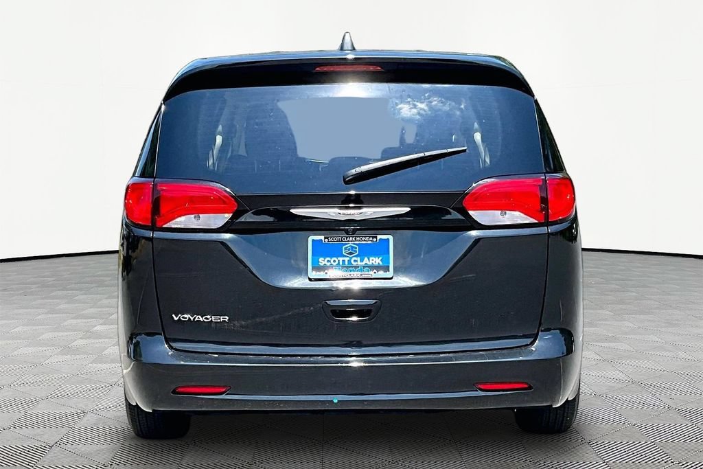 Used 2023 Chrysler Voyager LX FWD image 6