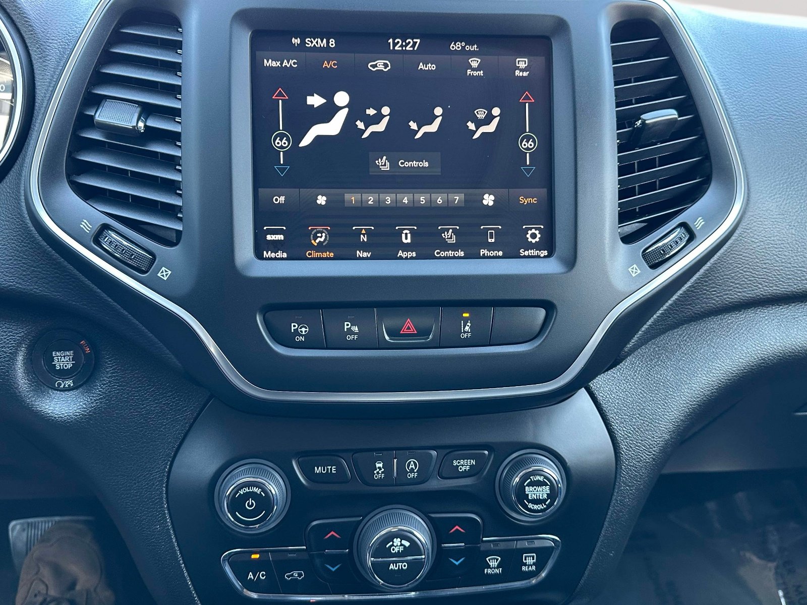 Used 2023 Jeep Cherokee Altitude Lux image 9