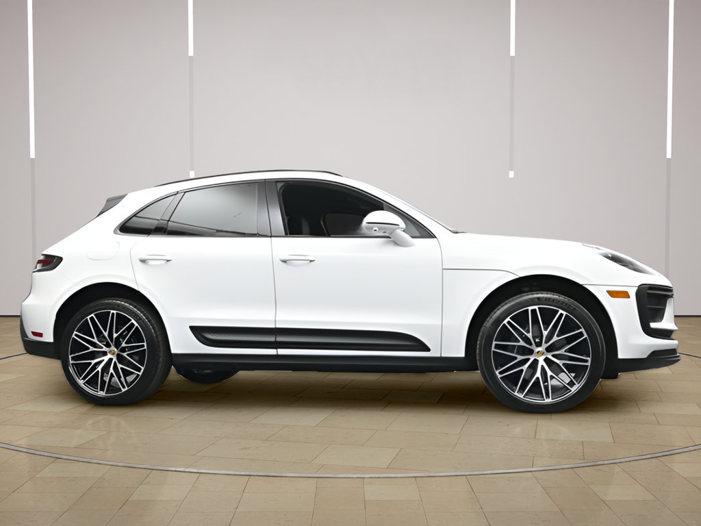 Certified 2026 Porsche Macan AWD/4WD image 32