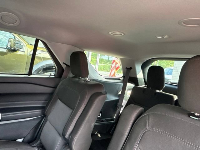 Used 2023 Ford Explorer XLT AWD/4WD image 13