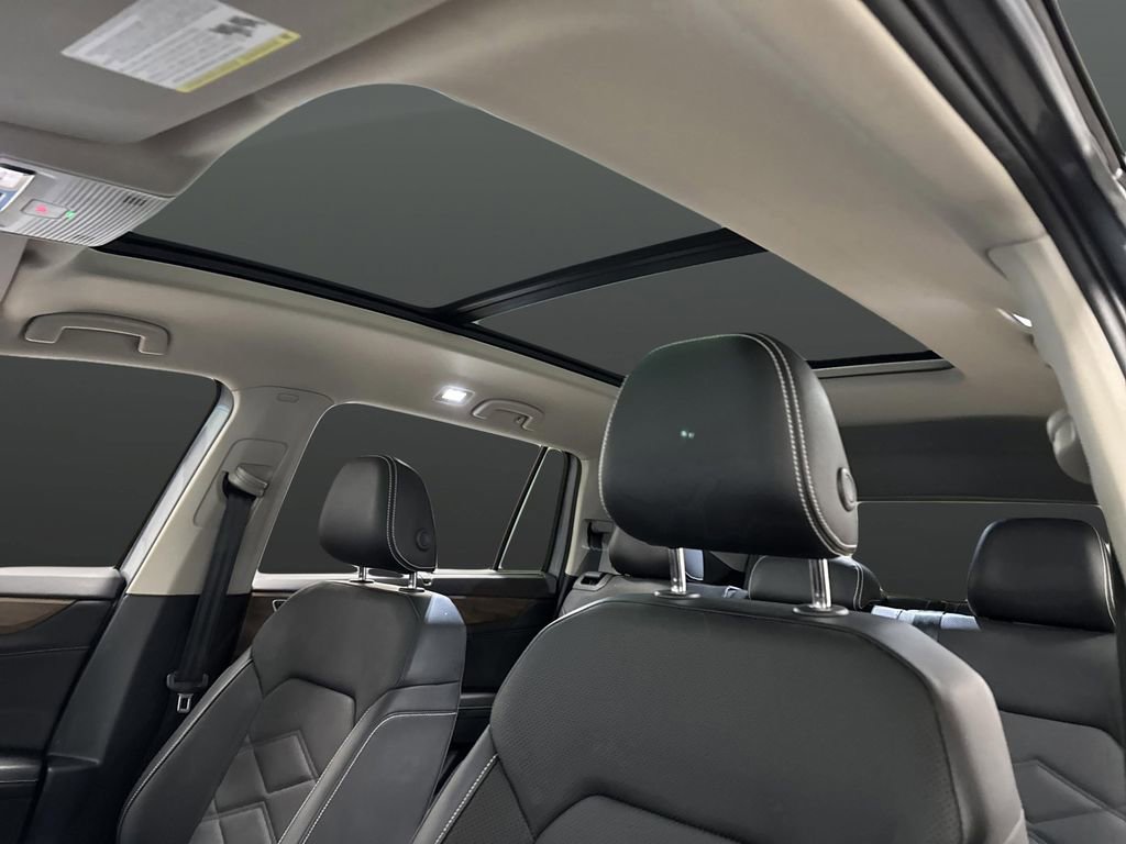 Used 2024 Volkswagen Atlas SE w/ Panoramic Sunroof Package image 7