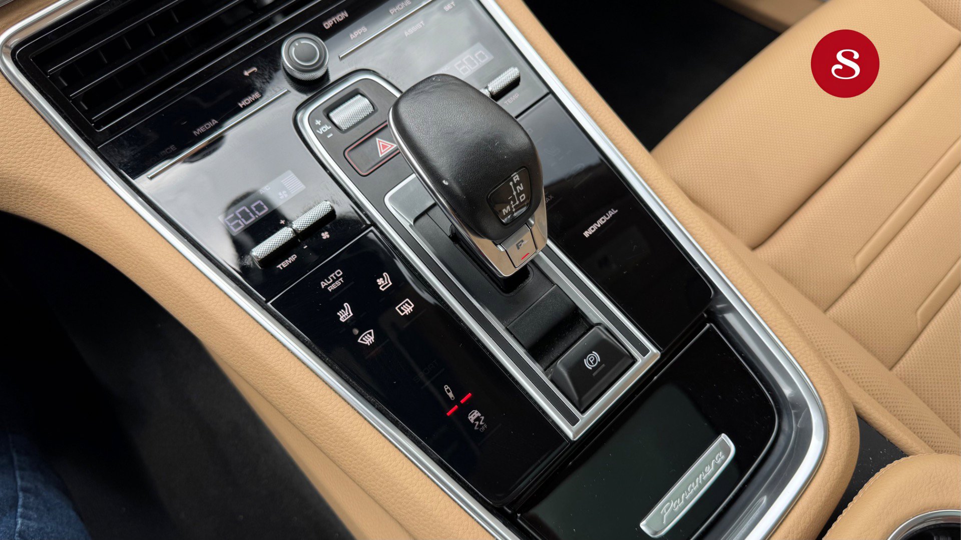 Used 2023 Porsche Panamera 4 Platinum Edition AWD/4WD image 19