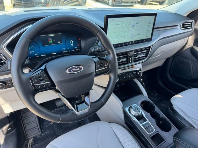Certified 2025 Ford Escape Platinum w/ Premium Technology Package image 3
