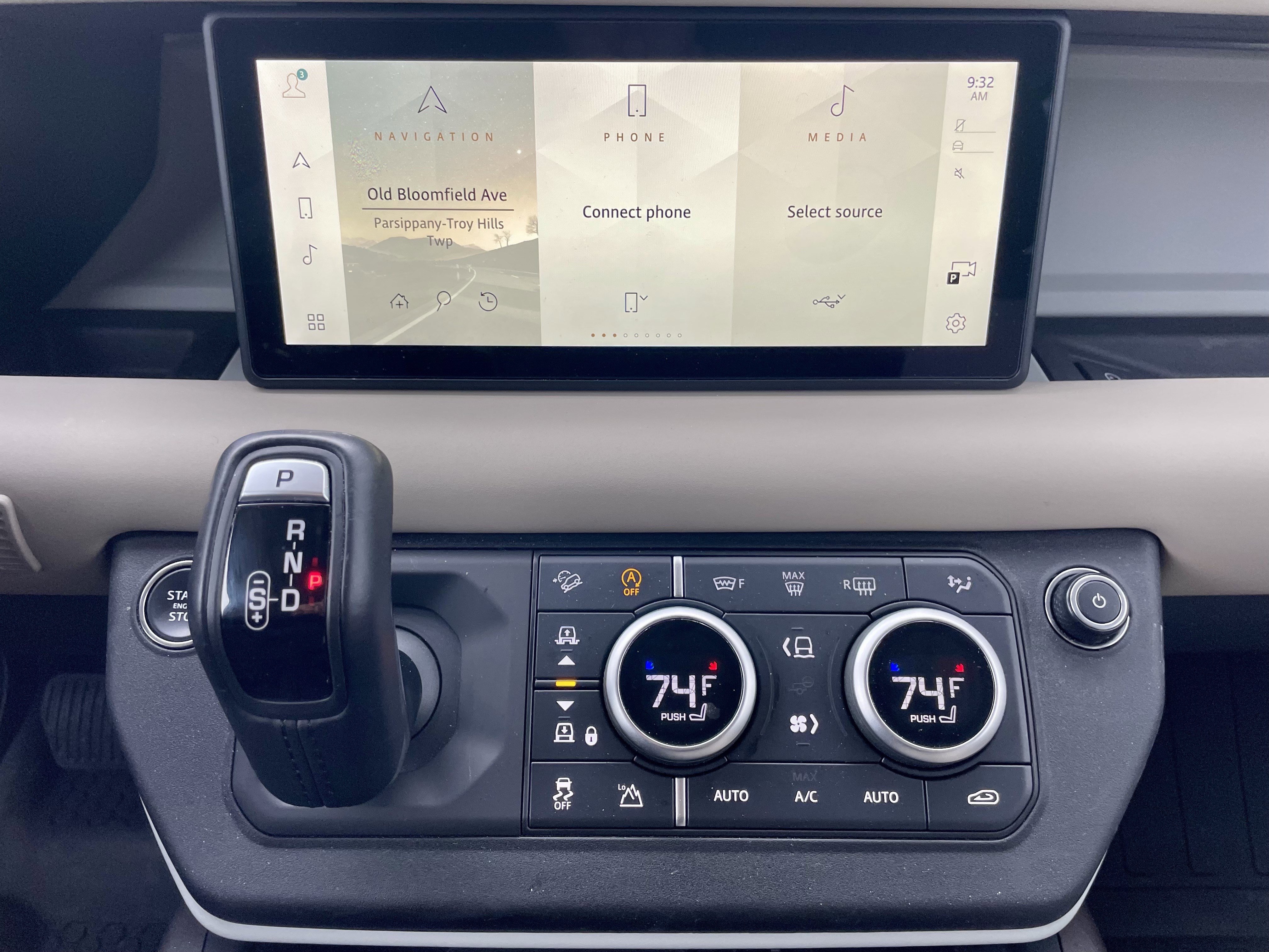 Certified 2024 Land Rover Defender 110 X-Dynamic SE image 19