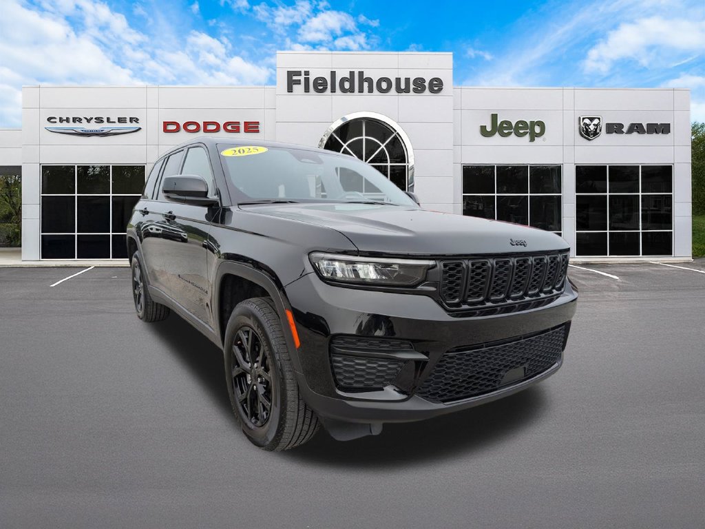 Used 2025 Jeep Grand Cherokee Altitude AWD/4WD image 5