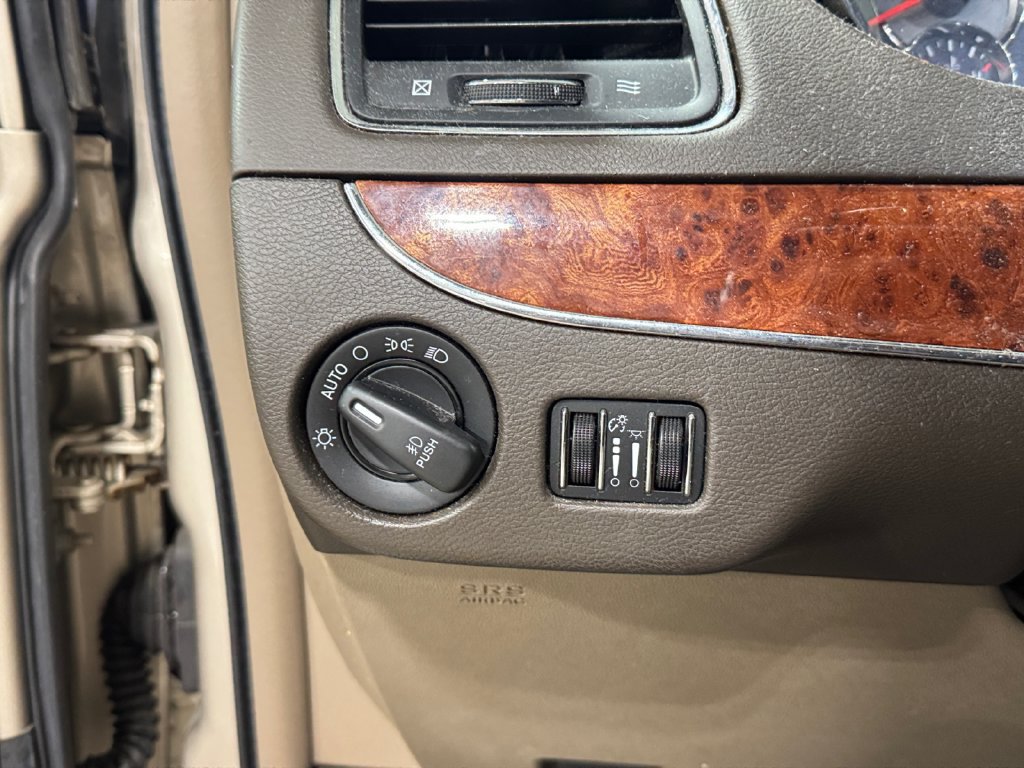 Used 2015 Chrysler Town & Country Touring w/ Driver Convenience Group FWD image 16