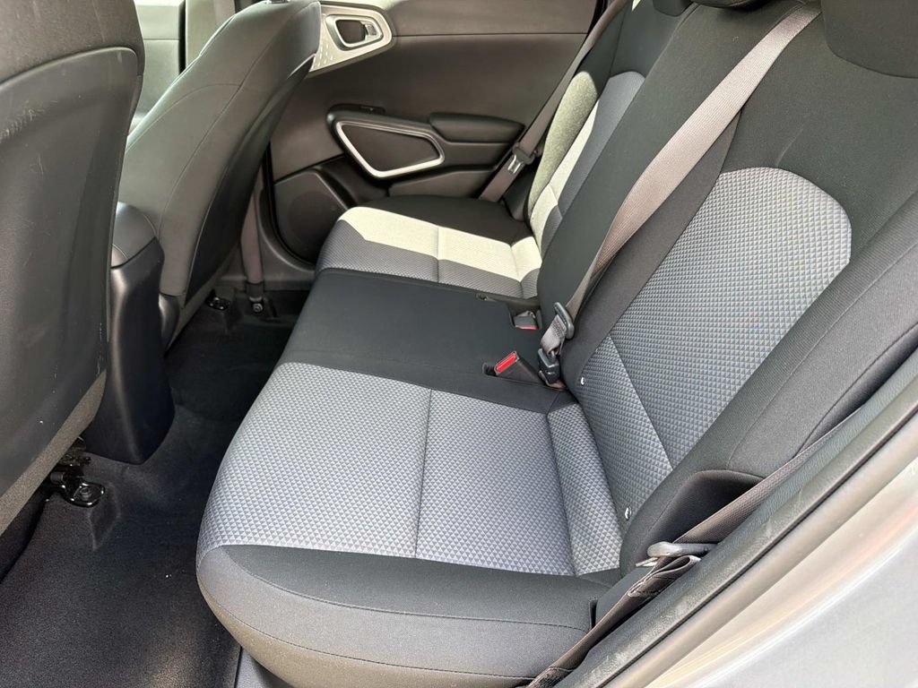 Used 2025 Kia Soul LX w/ LX Technology Package FWD image 11