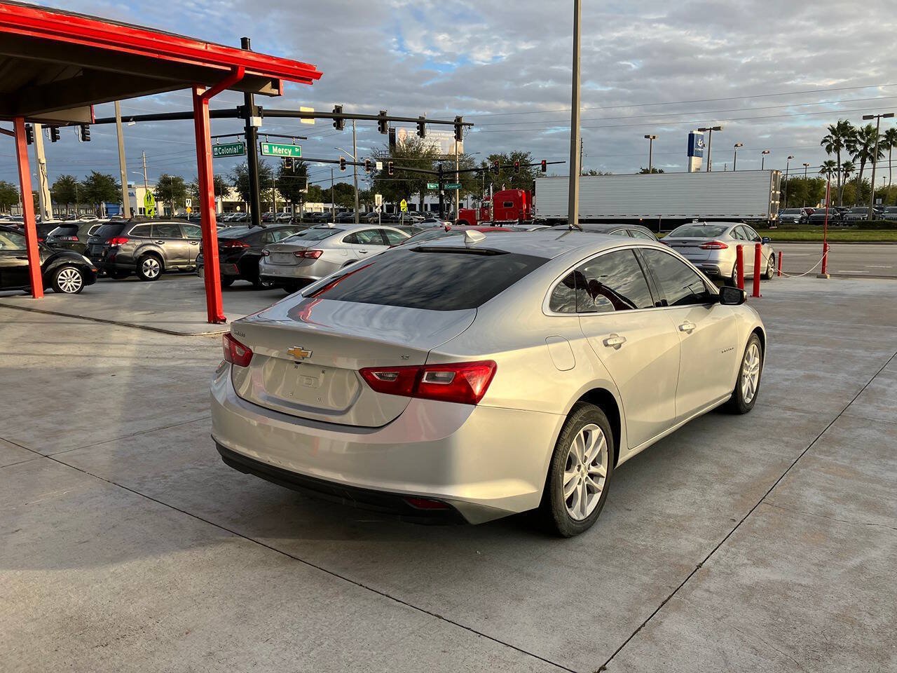 Used 2018 Chevrolet Malibu LT FWD image 8