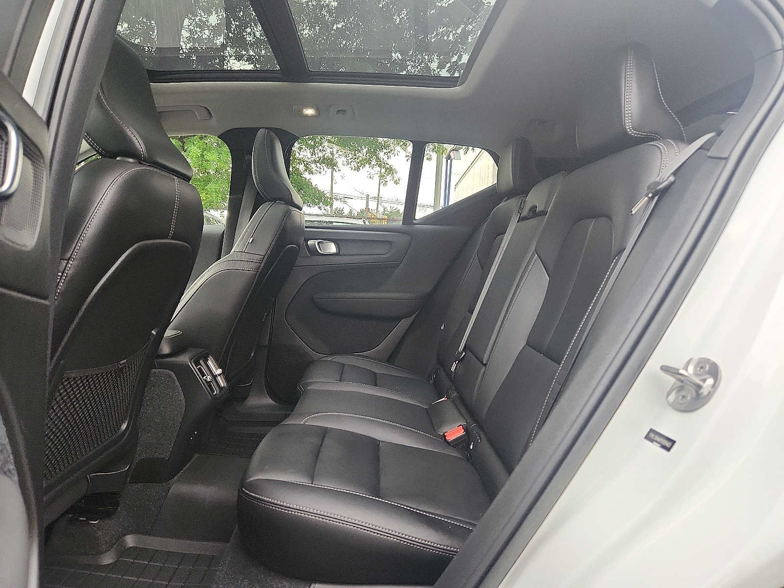 Used 2023 Volvo XC40 B5 Plus w/ Driver Assist Package AWD/4WD image 10