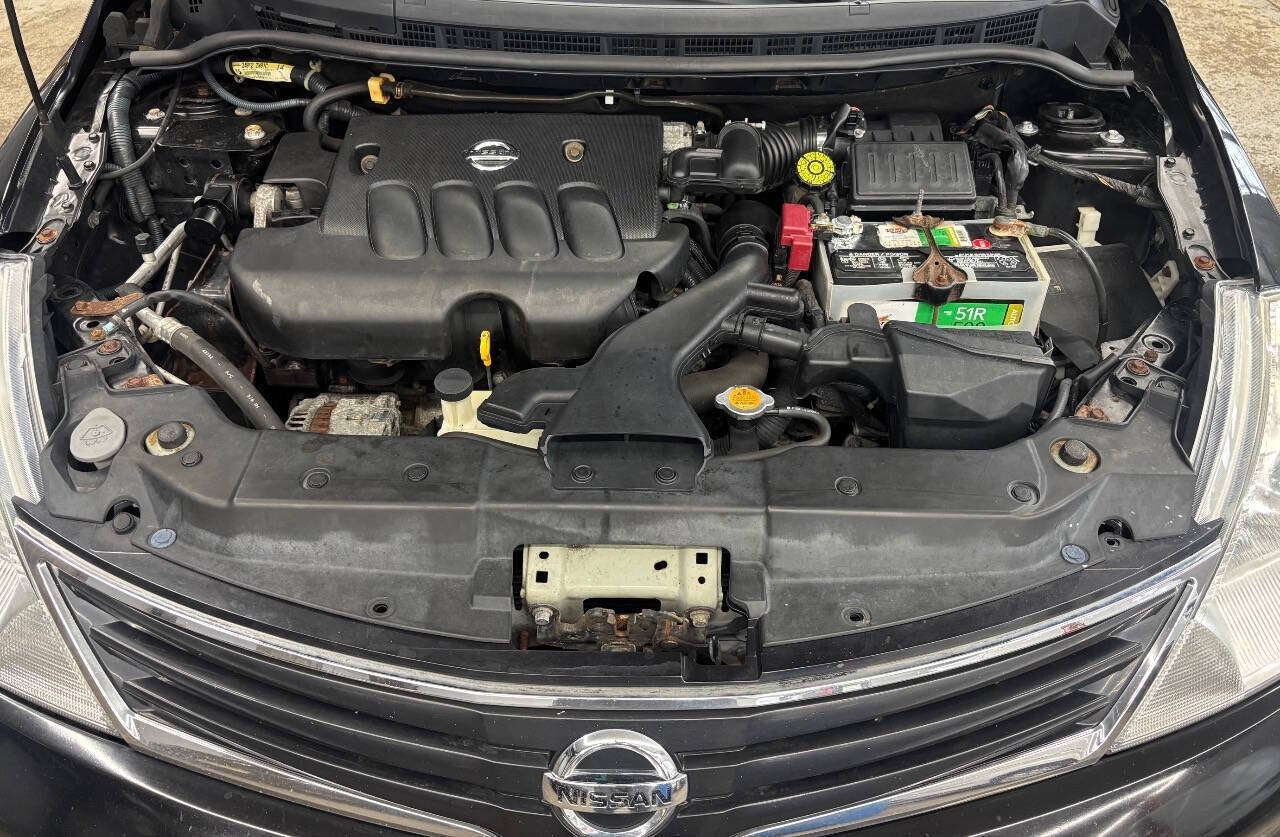 Used 2011 Nissan Versa Hatchback w/ Premium Pkg FWD image 26
