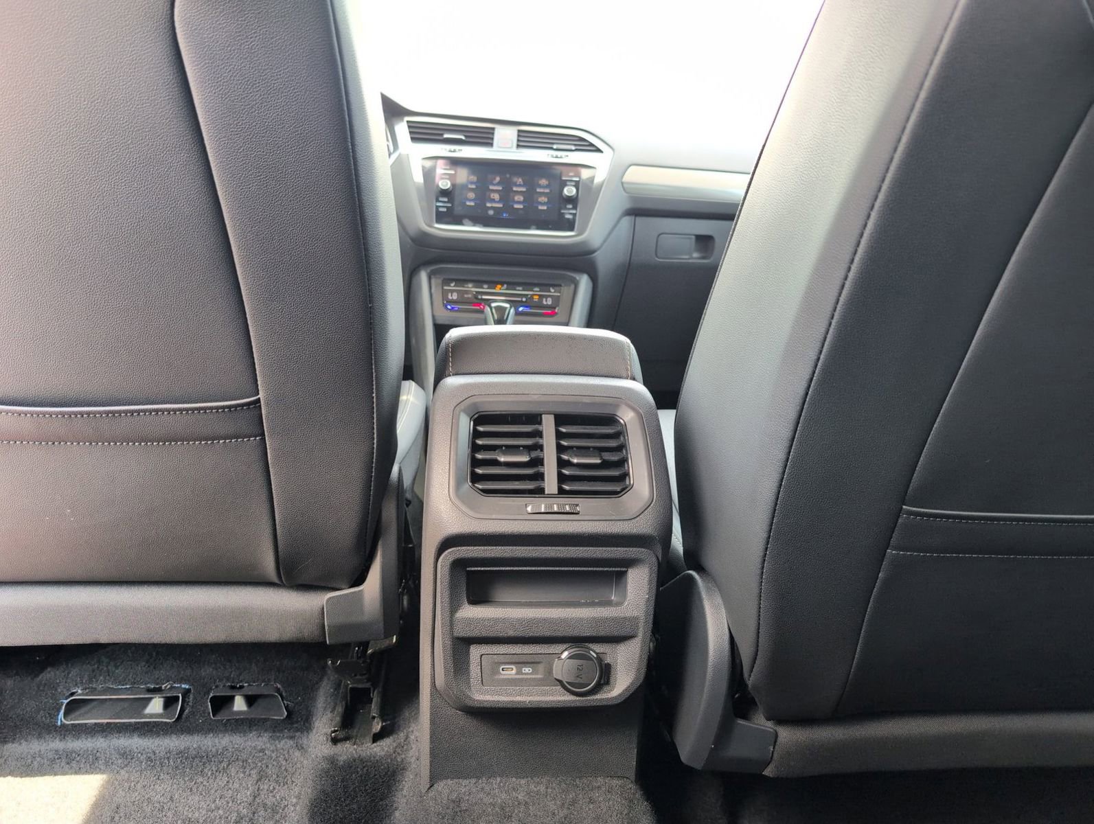 Used 2024 Volkswagen Tiguan Wolfsburg Edition image 30