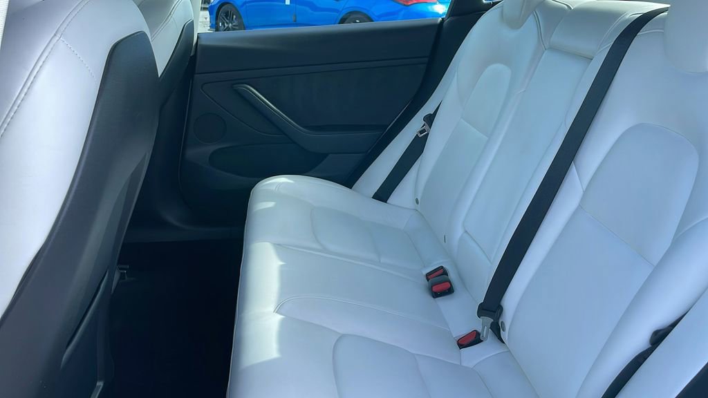 Used 2022 Tesla Model 3 Standard Range image 10