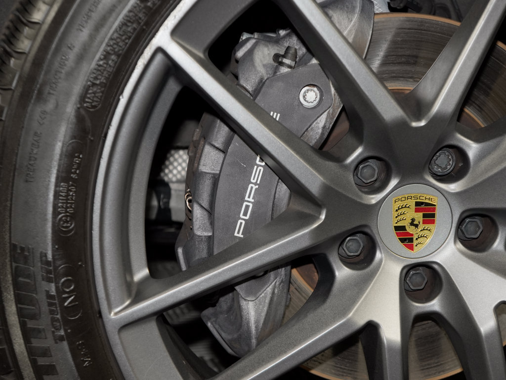 Certified 2023 Porsche Macan Turbo AWD/4WD image 17